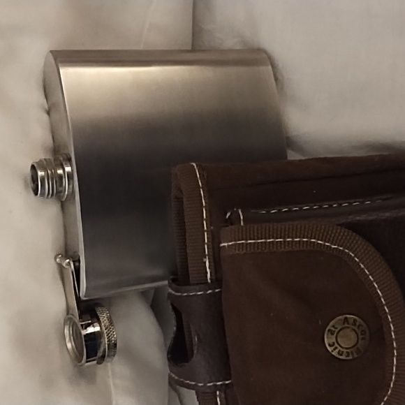 NWT Picnic at Ascot flask with playing cards - Picture 5 of 6